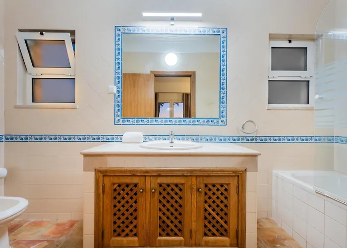 Rosas Villa Albufeira