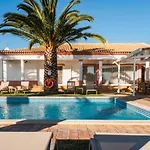 Rosas Villa